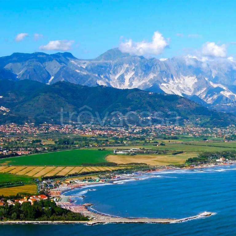 appartamento in vendita ad Ameglia in zona Cafaggio