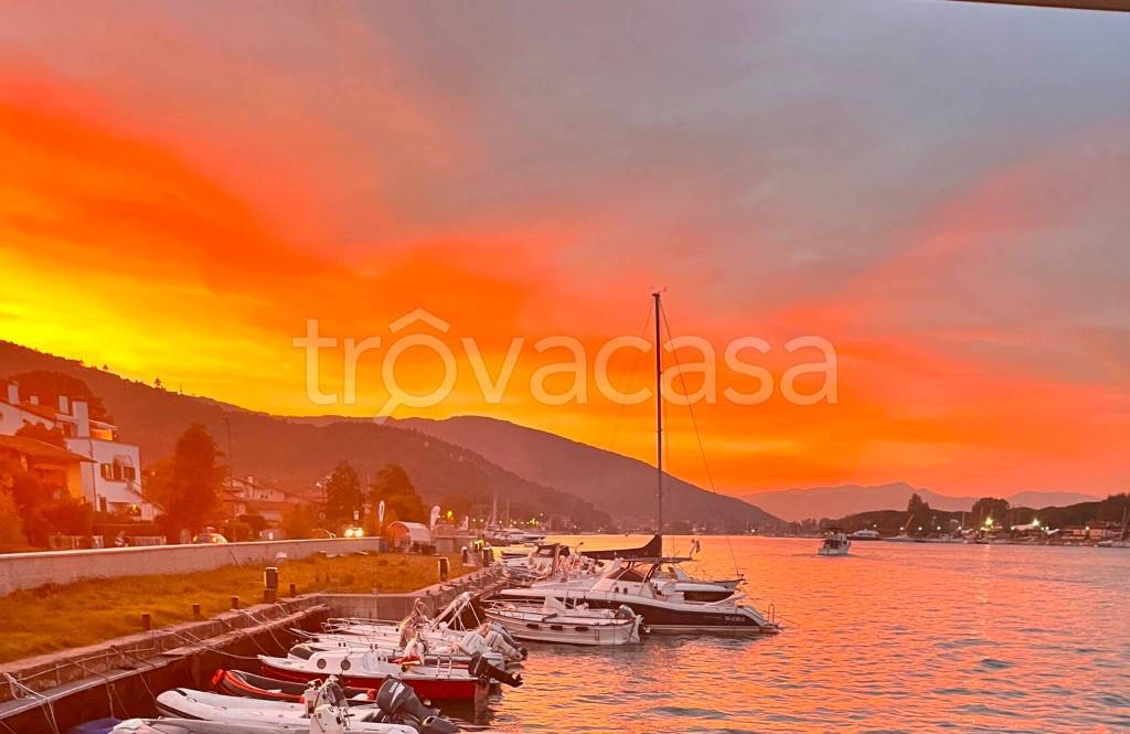 casa indipendente in vendita ad Ameglia in zona Bocca di Magra