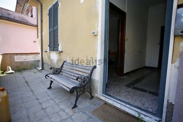 casa indipendente in vendita ad Ameglia in zona Bocca di Magra