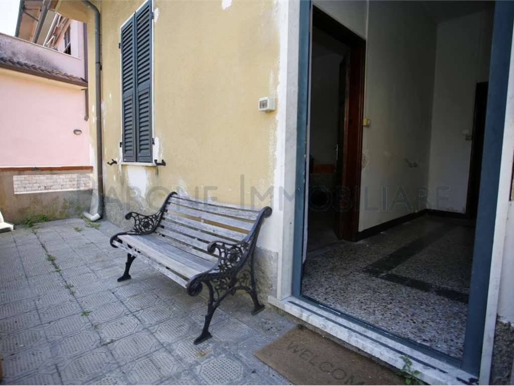 casa indipendente in vendita ad Ameglia in zona Bocca di Magra