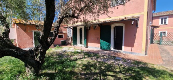 casa indipendente in vendita ad Ameglia