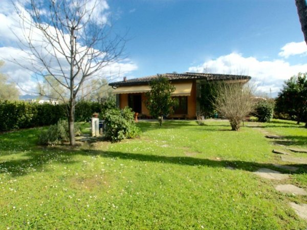 casa indipendente in vendita ad Ameglia