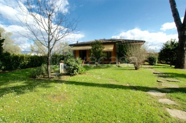 casa indipendente in vendita ad Ameglia