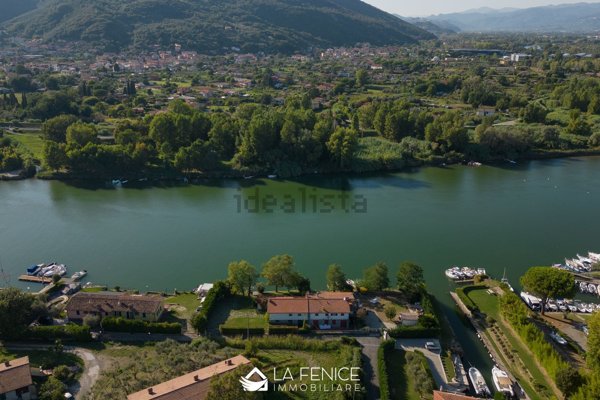 casa indipendente in vendita ad Ameglia in zona Bocca di Magra