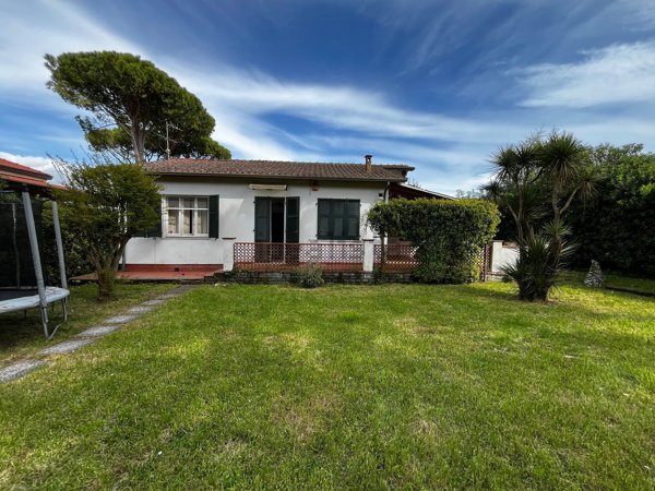 casa indipendente in vendita ad Ameglia