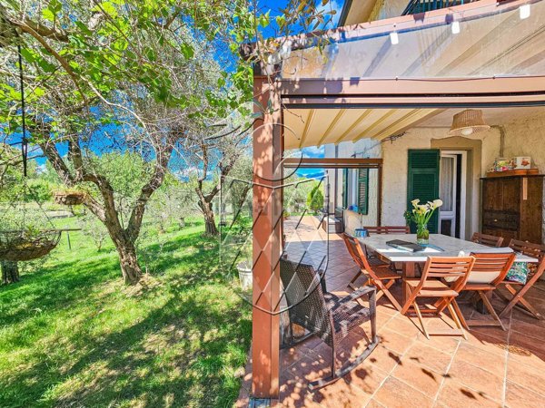 casa indipendente in vendita ad Ameglia