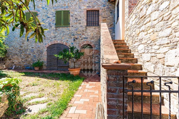 casa indipendente in vendita ad Ameglia