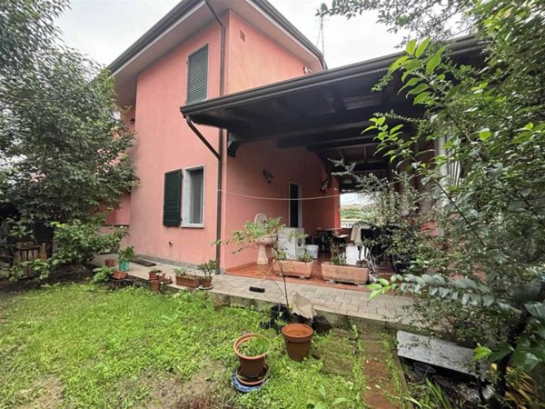 casa indipendente in vendita ad Ameglia in zona Cafaggio