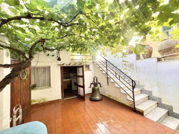 casa indipendente in vendita ad Ameglia in zona Fiumaretta