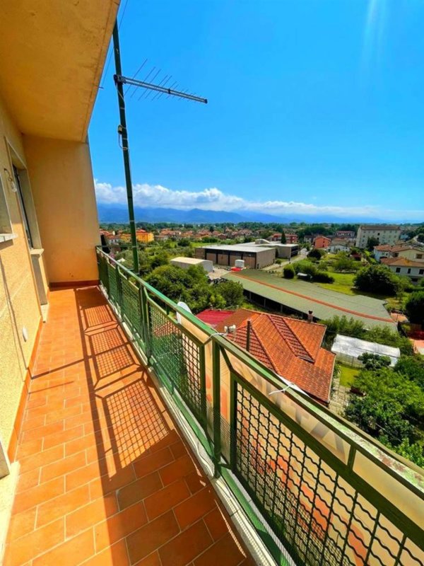 appartamento in vendita ad Ameglia in zona Fiumaretta