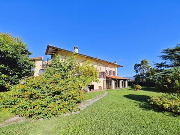 casa indipendente in vendita ad Ameglia in zona Fiumaretta
