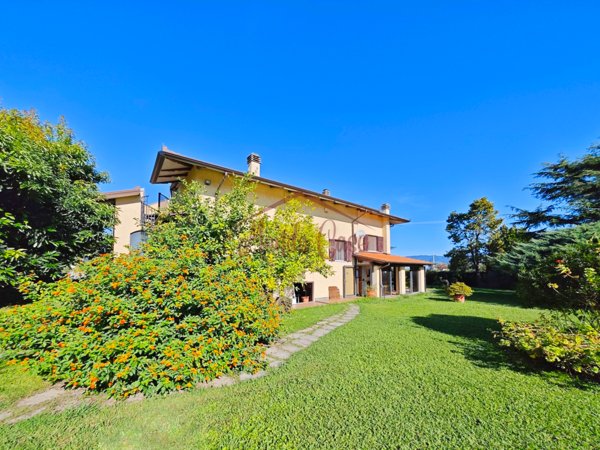 casa indipendente in vendita ad Ameglia in zona Fiumaretta