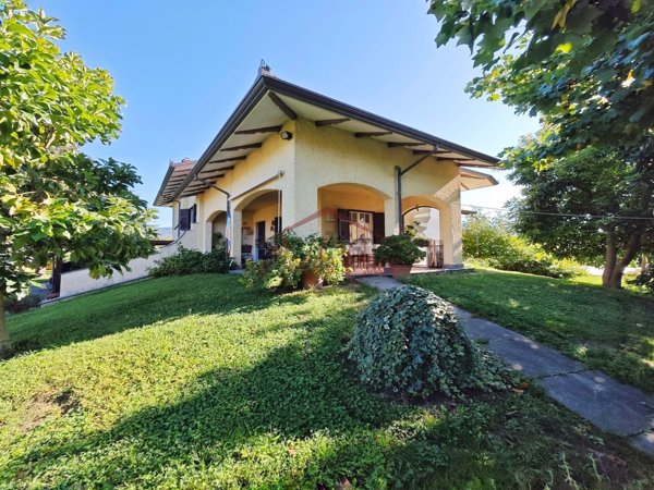 casa indipendente in vendita ad Ameglia in zona Fiumaretta