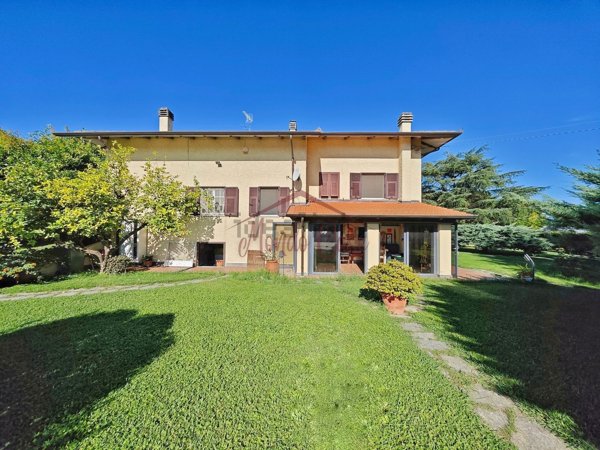 casa indipendente in vendita ad Ameglia in zona Fiumaretta
