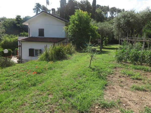 casa indipendente in vendita ad Ameglia