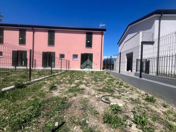 casa indipendente in vendita ad Ameglia in zona Bocca di Magra