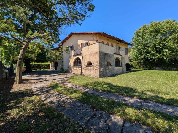 casa indipendente in vendita ad Ameglia in zona Bocca di Magra