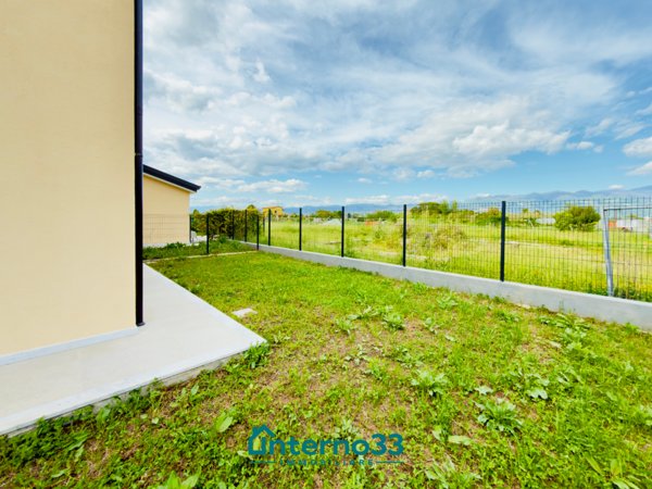 casa indipendente in vendita ad Ameglia in zona Fiumaretta