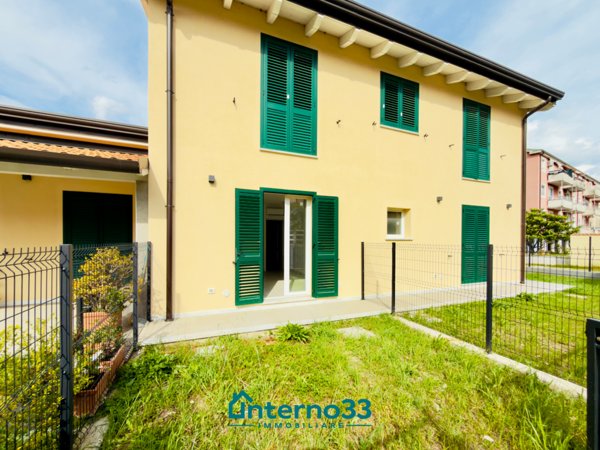 casa indipendente in vendita ad Ameglia in zona Bocca di Magra