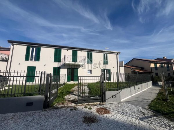 appartamento in vendita ad Ameglia in zona Bocca di Magra