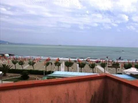appartamento in vendita ad Ameglia in zona Fiumaretta