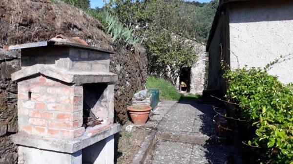 casale in vendita ad Ameglia