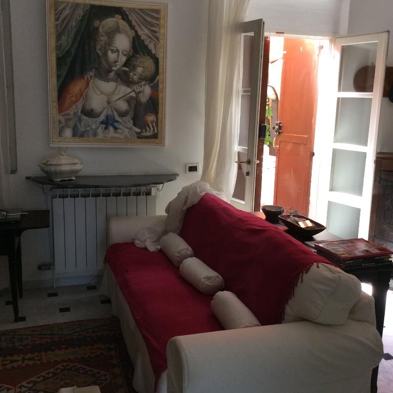 casa indipendente in vendita ad Ameglia in zona Montemarcello