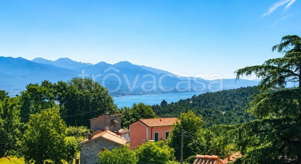 casa indipendente in vendita ad Ameglia in zona Montemarcello