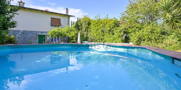 casa indipendente in vendita ad Ameglia in zona Montemarcello