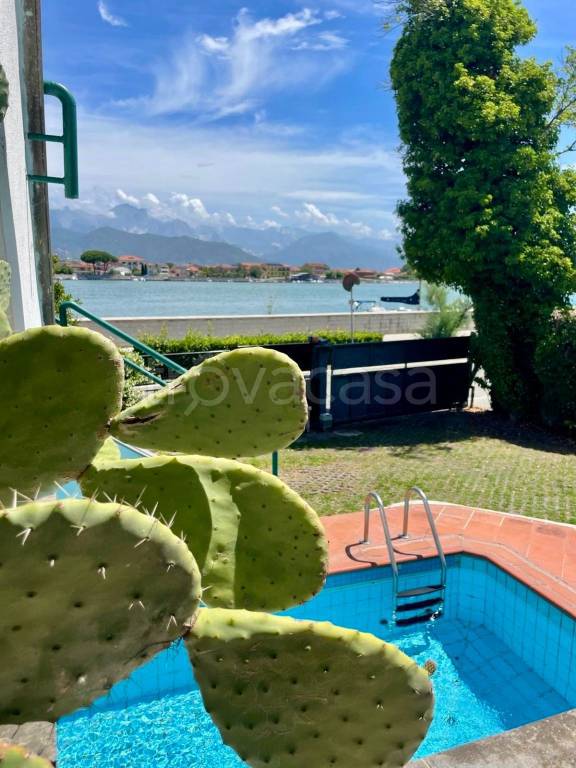 casa indipendente in vendita ad Ameglia in zona Bocca di Magra