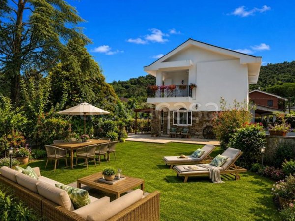 casa indipendente in vendita ad Ameglia in zona Bocca di Magra