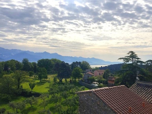 casa indipendente in vendita ad Ameglia in zona Montemarcello