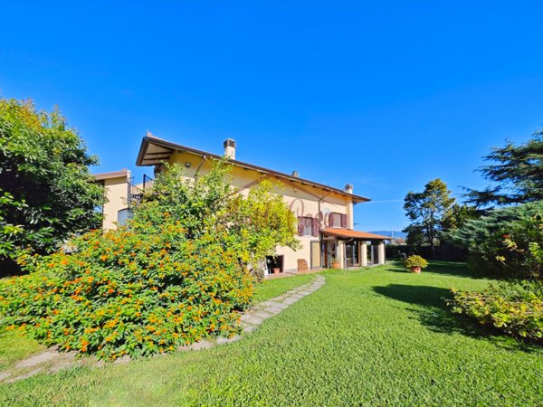 casa indipendente in vendita ad Ameglia in zona Fiumaretta