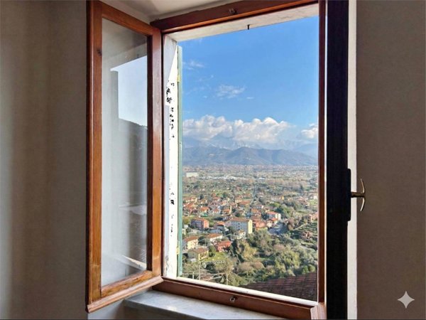 casa indipendente in vendita ad Ameglia in zona Fiumaretta