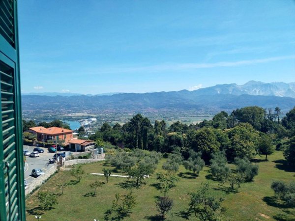 casa indipendente in vendita ad Ameglia in zona Montemarcello