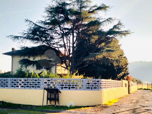 casa indipendente in vendita ad Ameglia in zona Bocca di Magra