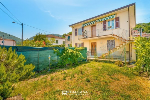 casa indipendente in vendita ad Ameglia in zona Cafaggio