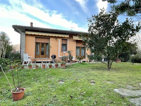 casa indipendente in vendita ad Ameglia in zona Cafaggio