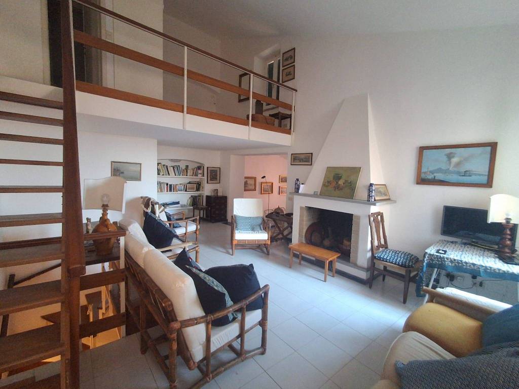 casa indipendente in vendita ad Ameglia in zona Montemarcello