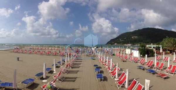 appartamento in vendita ad Ameglia in zona Fiumaretta