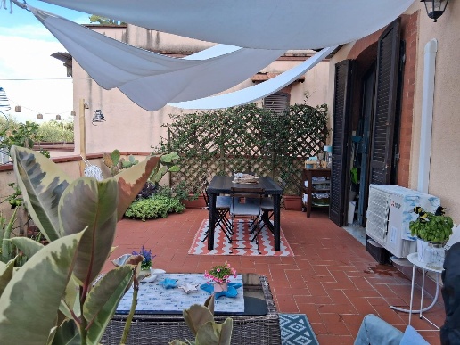 casa indipendente in vendita ad Ameglia in zona Bocca di Magra