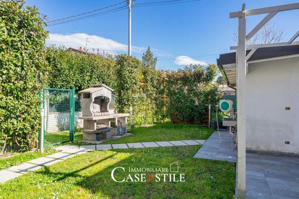 casa indipendente in vendita ad Ameglia