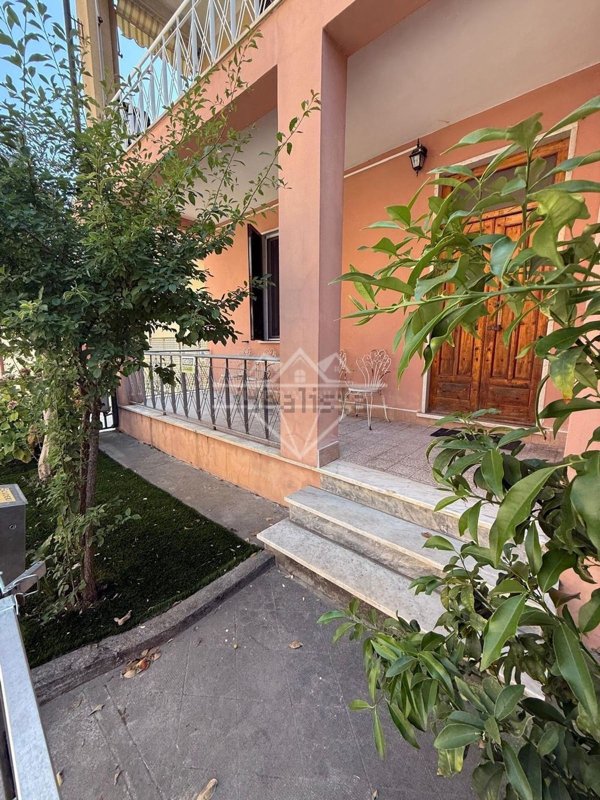 casa indipendente in vendita ad Ameglia in zona Bocca di Magra