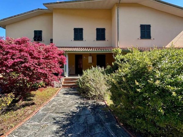 casa indipendente in vendita ad Ameglia in zona Cafaggio