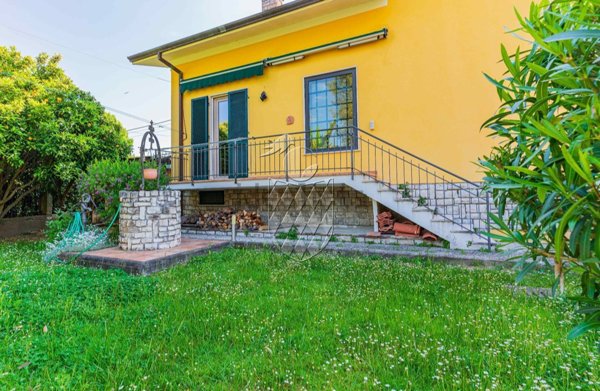 casa indipendente in vendita ad Ameglia in zona Bocca di Magra