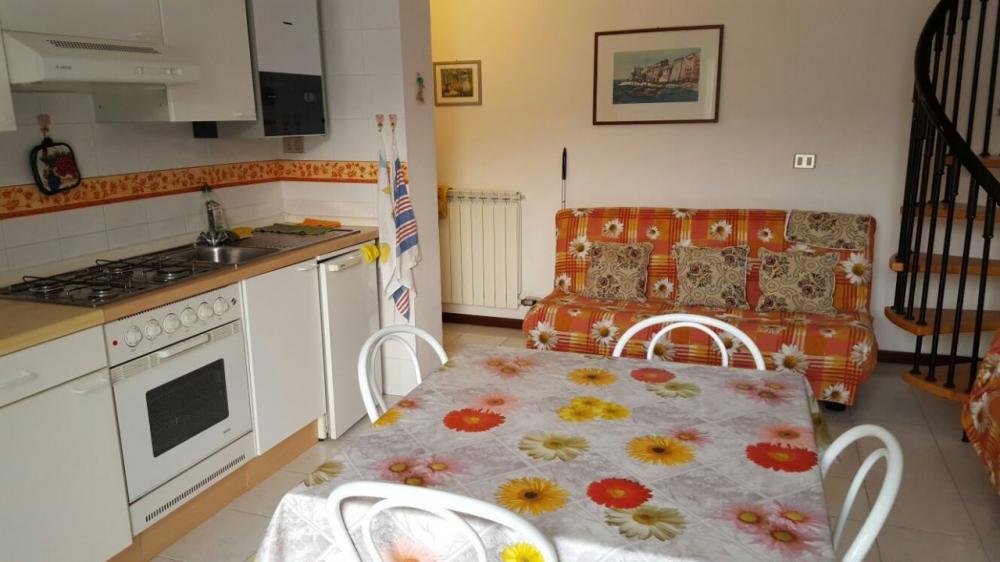 appartamento in vendita ad Ameglia in zona Bocca di Magra