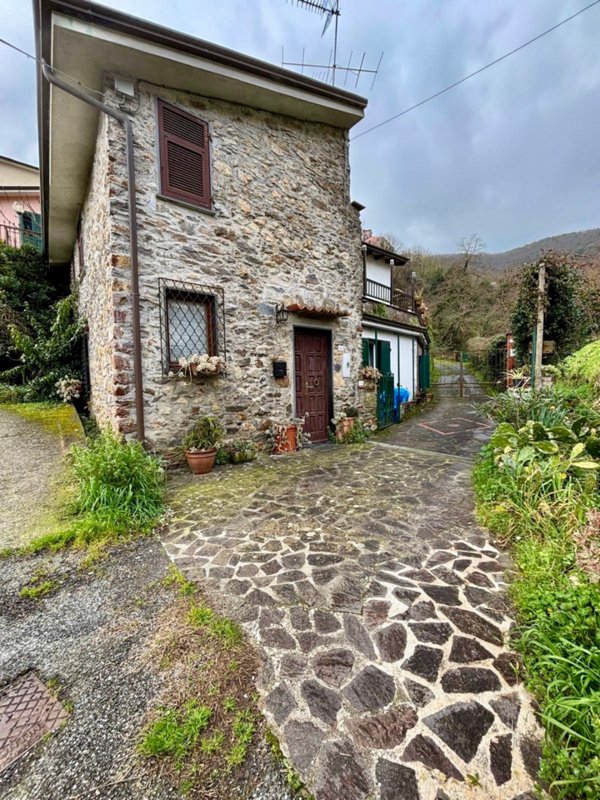 casa indipendente in vendita ad Ameglia in zona Cafaggio