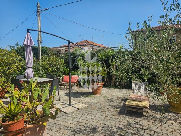 appartamento in vendita ad Ameglia in zona Bocca di Magra