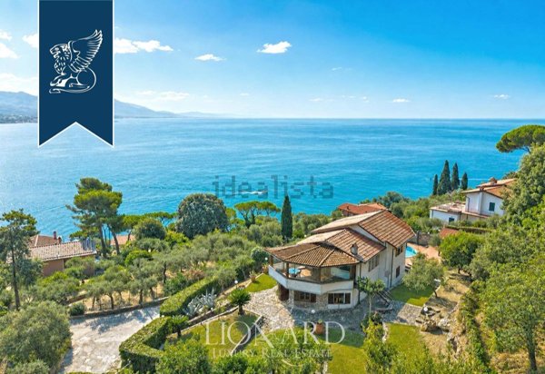 casa indipendente in vendita ad Ameglia in zona Montemarcello