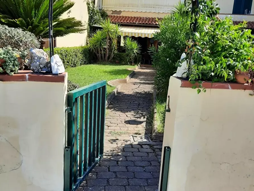 casa indipendente in vendita ad Ameglia in zona Fiumaretta